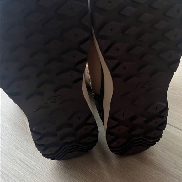 Ugg Adirondack III Boot - Picture 7 of 14